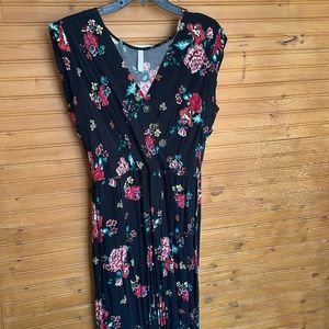 Black floral wide leg flowy jumper!🌺